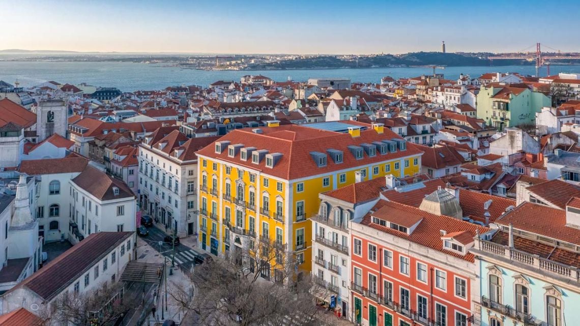 Dormir entre barricas y azulejos: el palacio portugués que se reinventó como hotel del vino