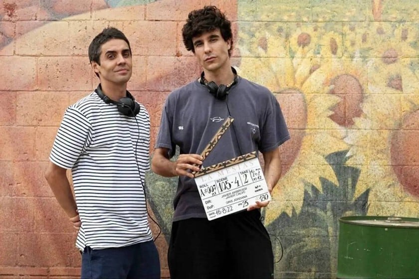 Dos adolescentes, un campamento y un Dios que aparece a cantar: la historia de "La llamada", la ópera prima de Los Javis