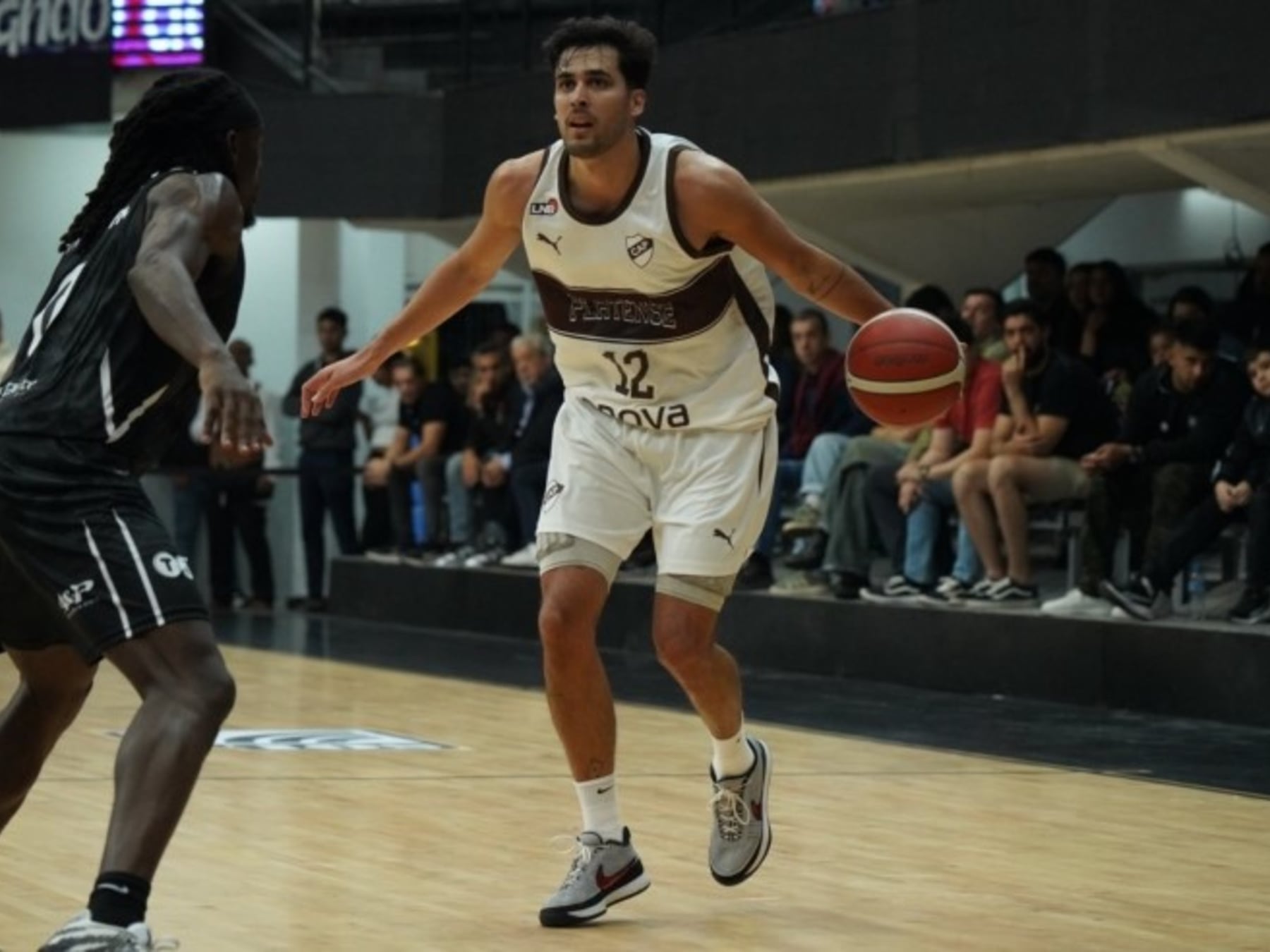 Platense se plantó en Santiago y se trajo un debut con firma visitante