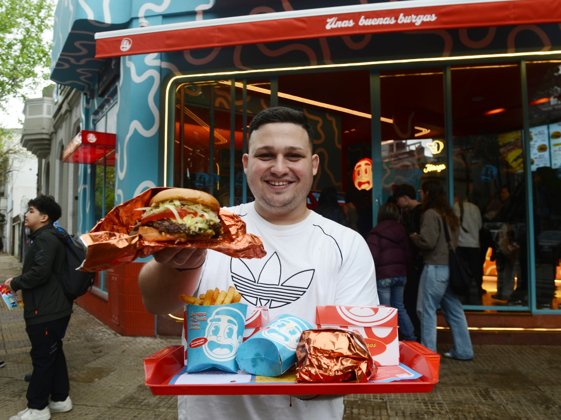 El Gordis ya tiene su propia esquina en Palermo: cuatro hamburguesas smash y una de pollo para pelearse de cerca