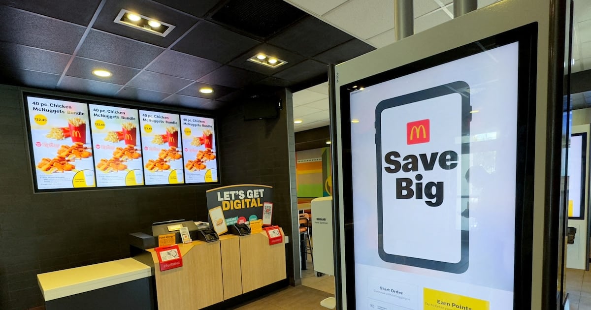 La Big Mac ya no cuesta lo mismo en la otra esquina: McDonald’s le pasa el precio a un algoritmo