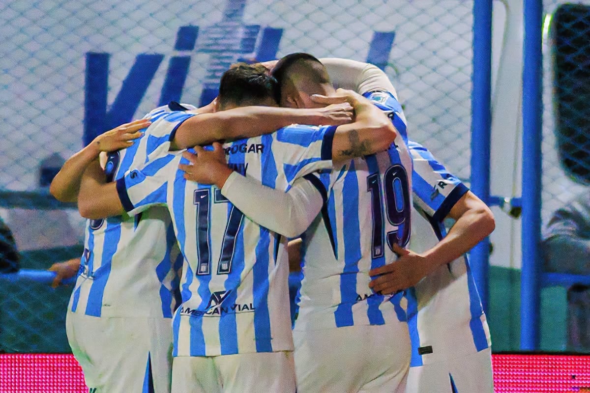 Racing ganó en Río Cuarto y la pizarra de Romero arrancó con el pie derecho