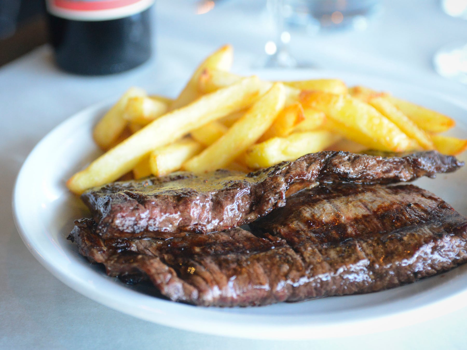 Una semana para sentarse a la mesa sin volverse loco: del bife a la criolla a la galette de arándanos