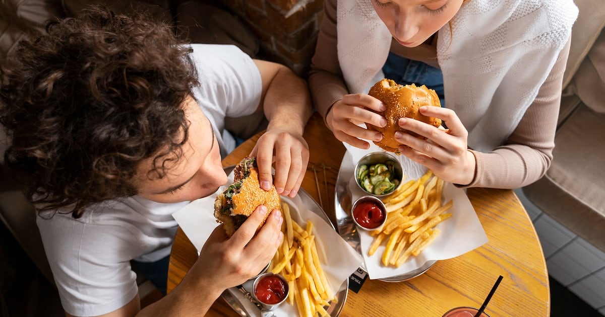 La misma cantidad de calorías, dos respuestas distintas: lo que reveló un estudio sobre alimentos ultraprocesados