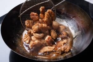 Pollo al limón casero: cómo lograr la cobertura crocante y la salsa brillante que piden los que piden delivery