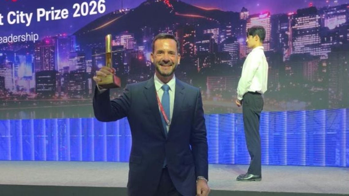 Escobar lleva la atención al vecino a la era de los chatbots y se llevó un premio en Seúl