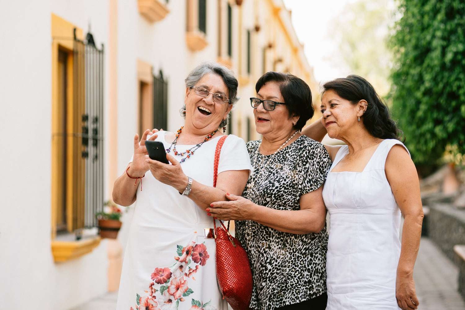 A los 85, con la valija siempre lista: la amistad que convirtió los viajes en un modo de vida