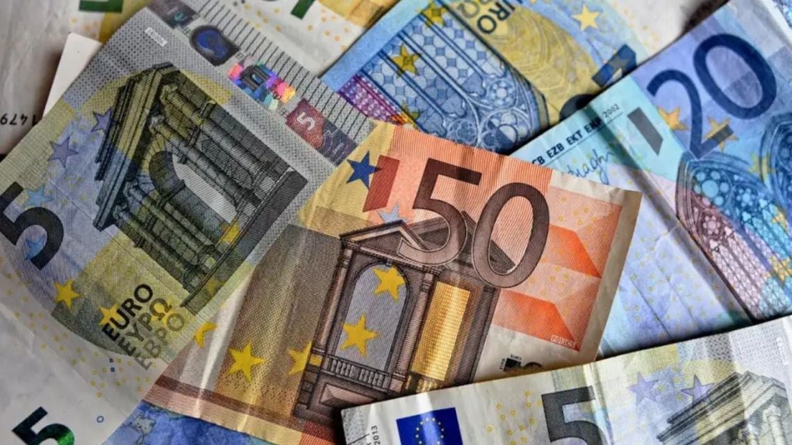 El euro blue retrocedió seis pesos y se ubica a 1.832,75 para la venta en el cierre de la rueda del viernes