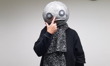 Yoko Taro, el hombre detrás de la máscara: el director que sigue trabajando por miedo a la demencia