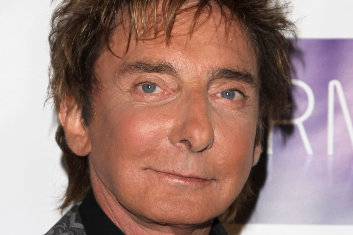 Barry Manilow volvió a frenar su show en Las Vegas: la bronquitis que lo silenció a las dos canciones