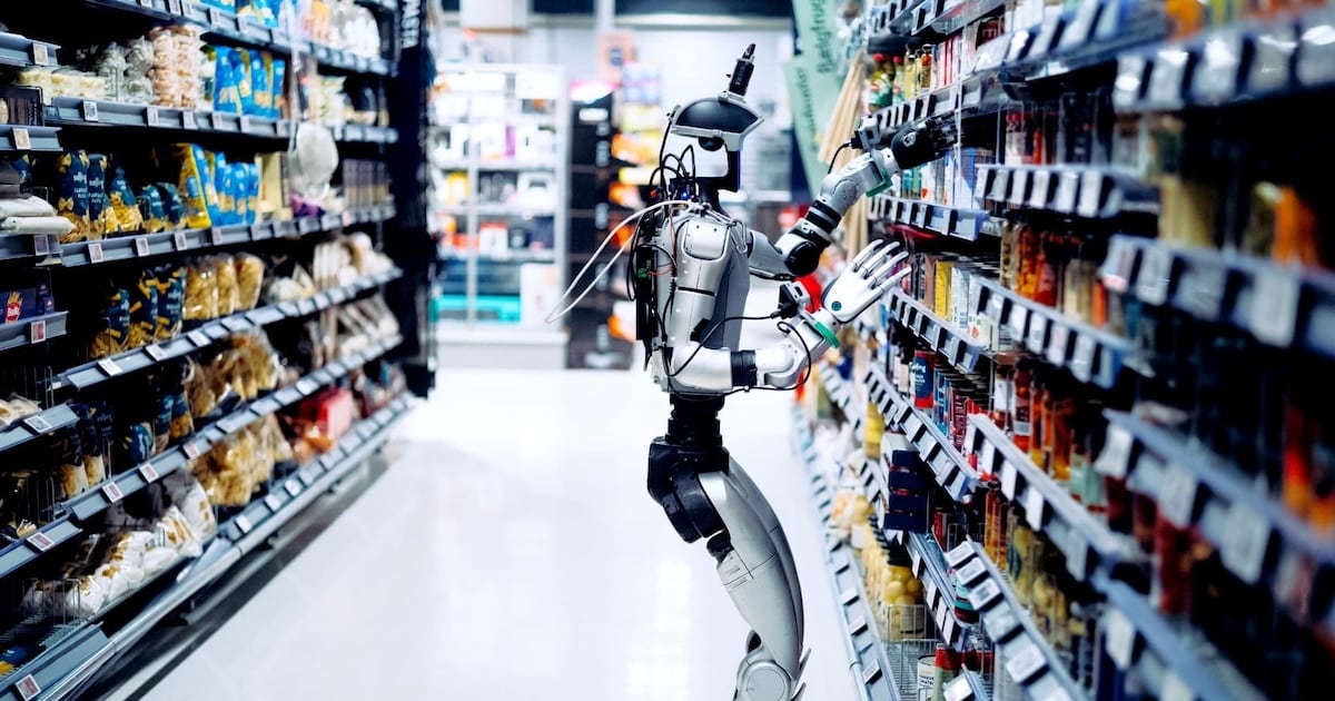 Una cadena danesa prueba robots humanoides para reponer góndolas durante la madrugada