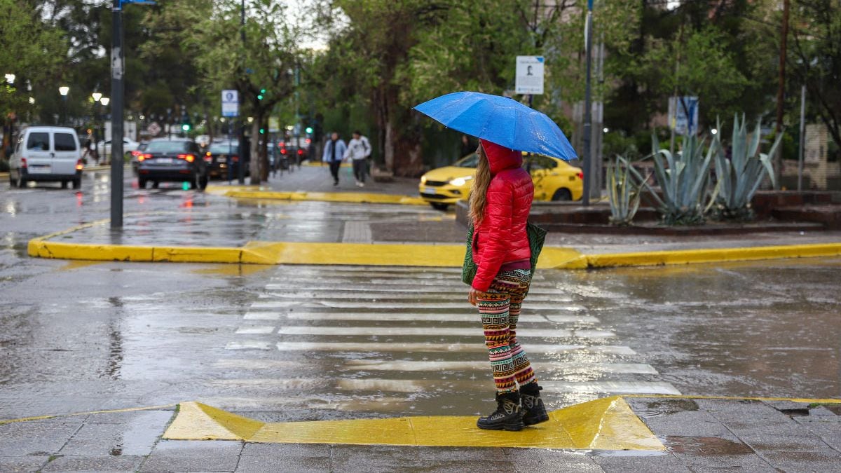La tarde se cierra con cielo negro en el interior neuquino: seis departamentos bajo alerta naranja por tormentas y granizo
