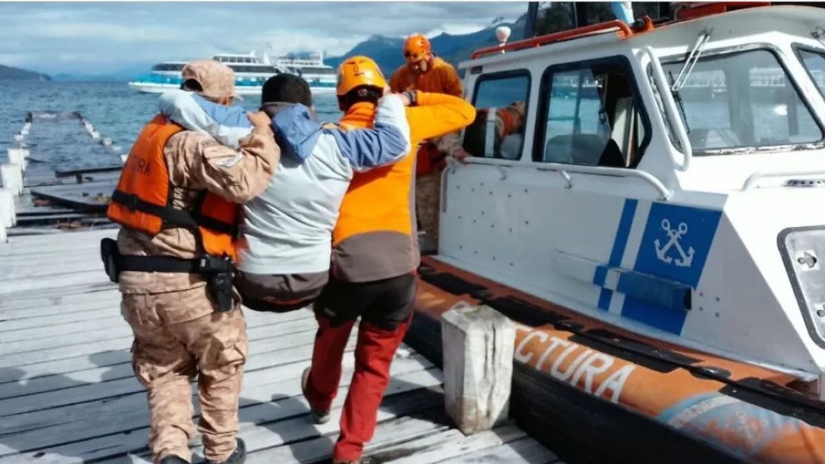 Un tobillo roto a diez kilómetros del muelle: el rescate que volvió a poner en foco al sendero del Arrayanes