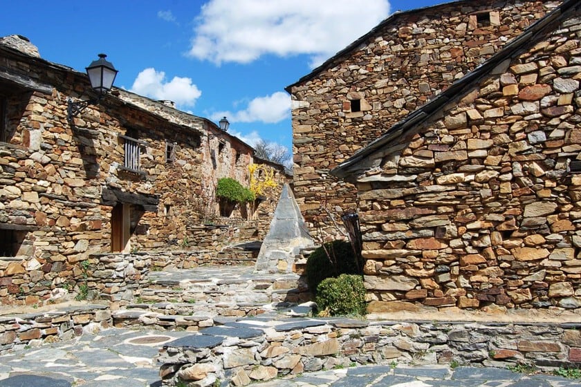 Umbralejo: el pueblo de pizarra y cuarcita que volvió a latir en la sierra de Guadalajara