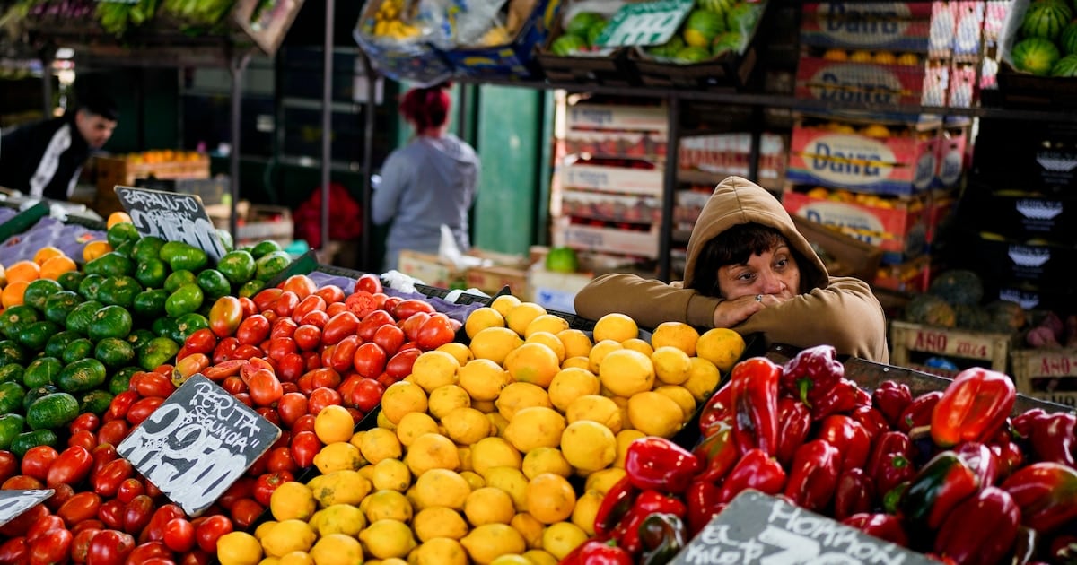 El tomate se disparó más de un tercio en septiembre y la lechuga le hizo frente al bolsillo