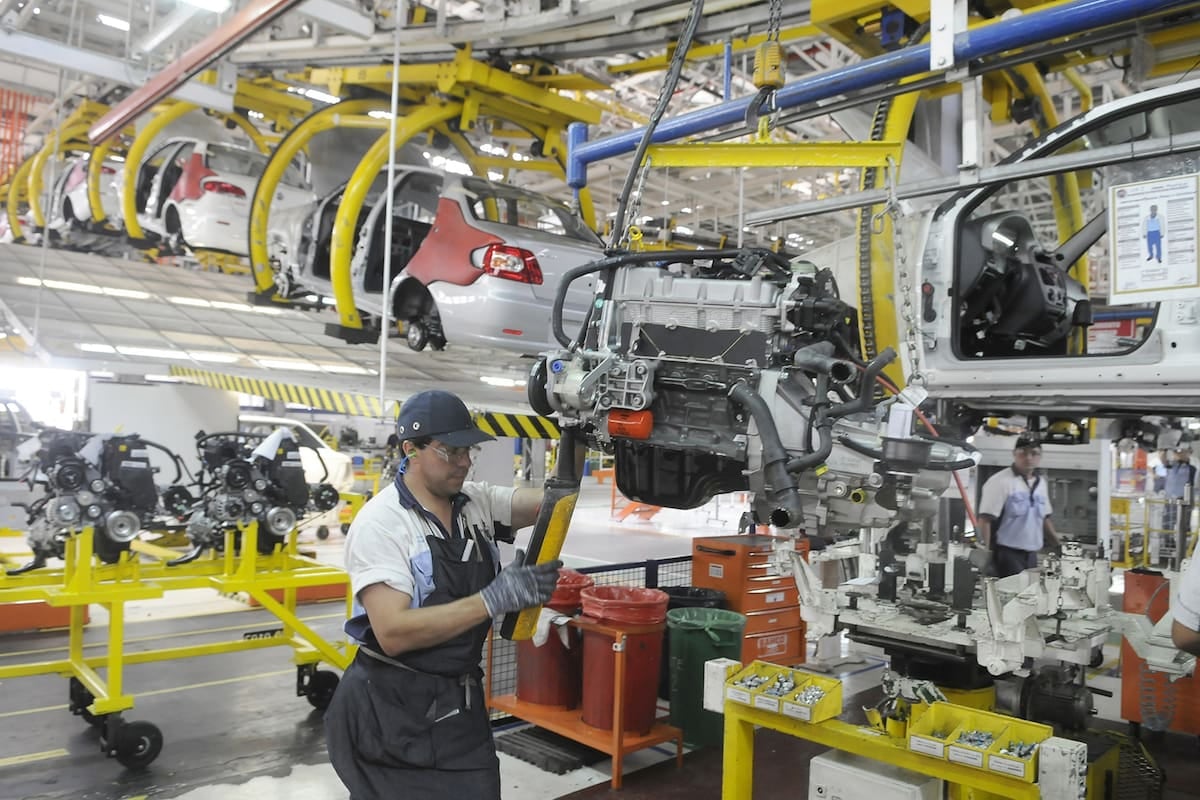 La industria argentina volvió a operar con más del 40% de su capacidad paralizada en agosto