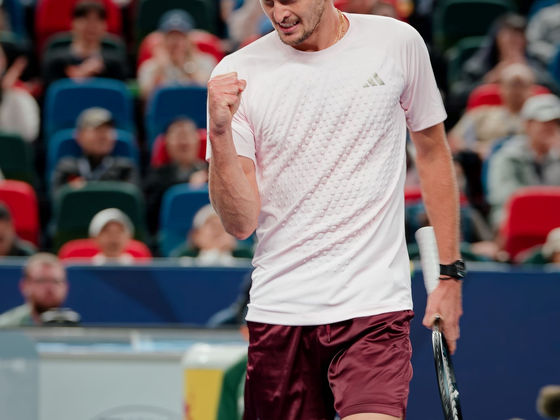Sasha no afloja: Zverev barrió a Demonio y se metió en semis del Masters de Shanghái