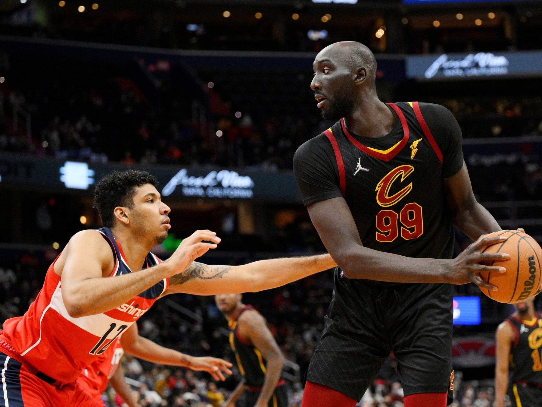 Vuelve el gigante: Tacko Fall aterriza en Philadelphia con un contrato que es un boleto de ida y vuelta