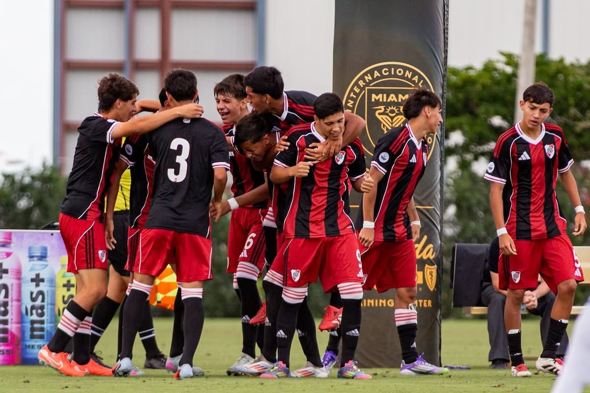 Tres gallos argentinos, la pulga de invitada y una copa con nombre propio en Miami