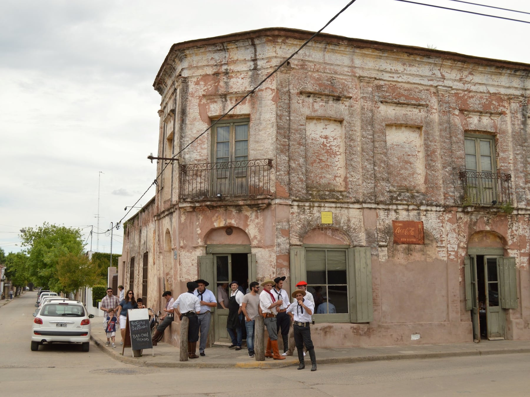 Areco, más allá del gaucho: el pueblo donde la artesanía se reinventa en silencio