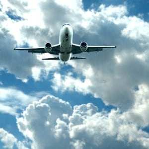 Los pasajes aéreos que parten de Argentina siguen siendo los más gravados de la región, con el 37% de la tarifa en impuestos