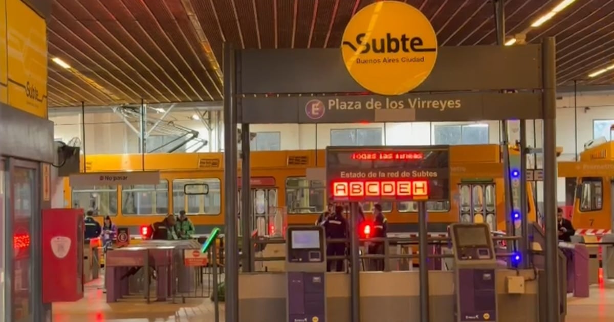 Detienen a dos delegados del subte y paralizan las seis líneas en reclamo de su liberación