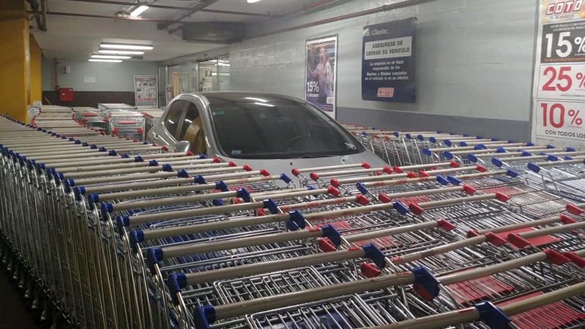 Las ventas de supermercados encadenan más de un año de retroceso y cambian el contenido del changuito