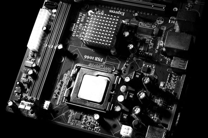 Placas con alma de animé: GIGABYTE cruza la estética otaku con el socket AMD AM5 y le mete Wi-Fi 7 al combo