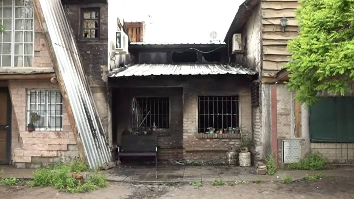 Una noche de alarma en Neuquén: el fuego consumió una casa, pero la familia salió ilesa