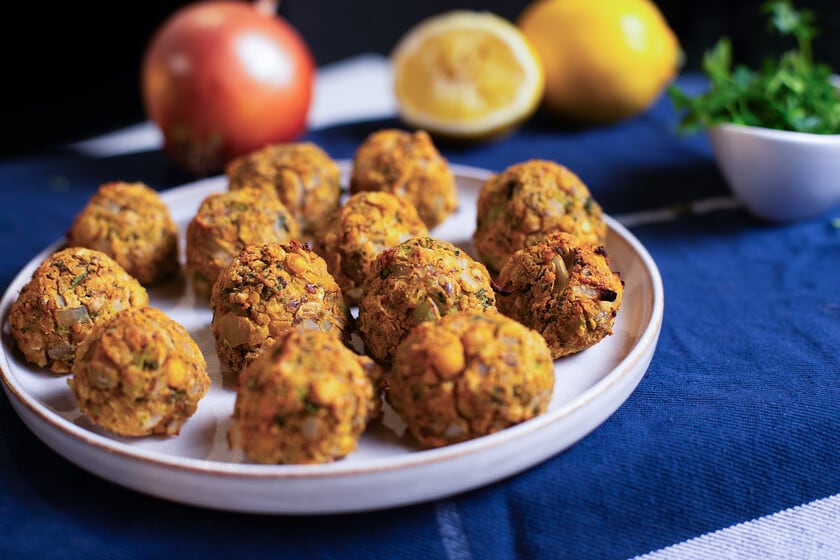 Bolitas veganas de garbanzos y brócoli: una receta simple para una cena completa