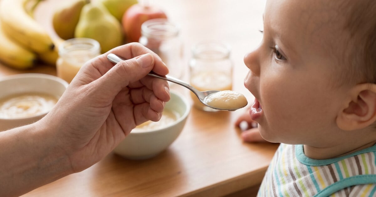 Alimentar a un bebé después de los seis meses: lo que la pediatra Eva Cueto recomienda