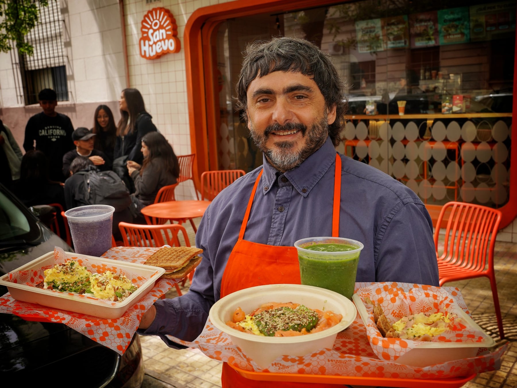 San Huevo lleva el huevo al centro de la mesa y reinventa la comida rápida en La Plata
